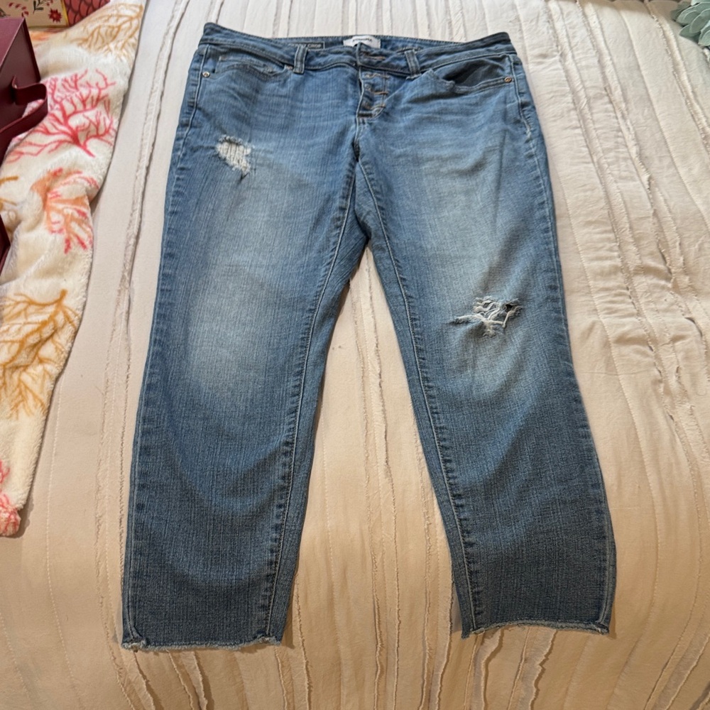 Sonoma Blue Distressed Cropped Jeans